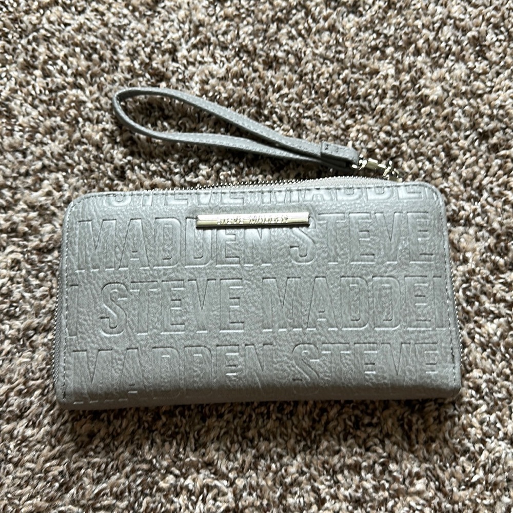 Gray Steve Madden Wristlet